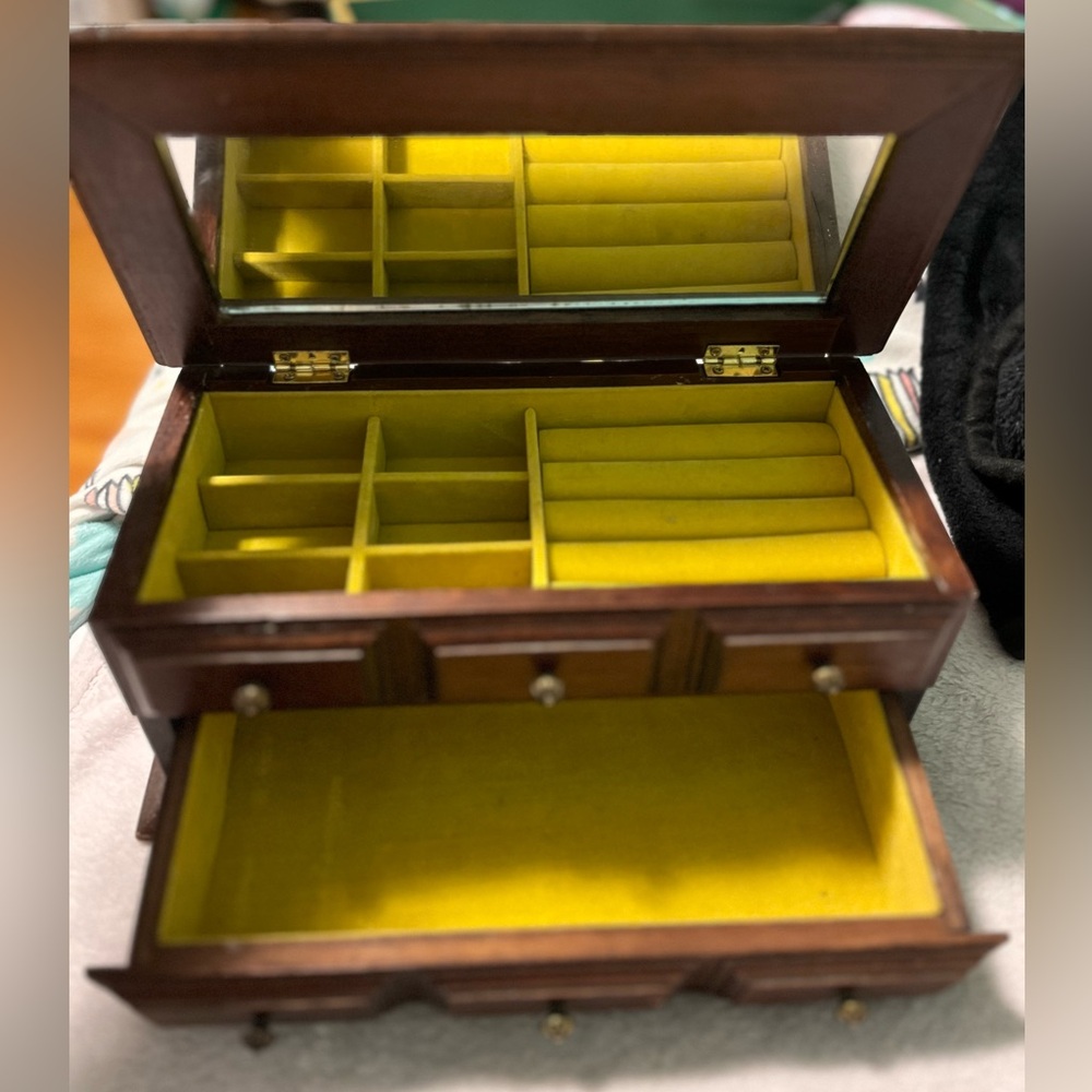 Antique jewellery box